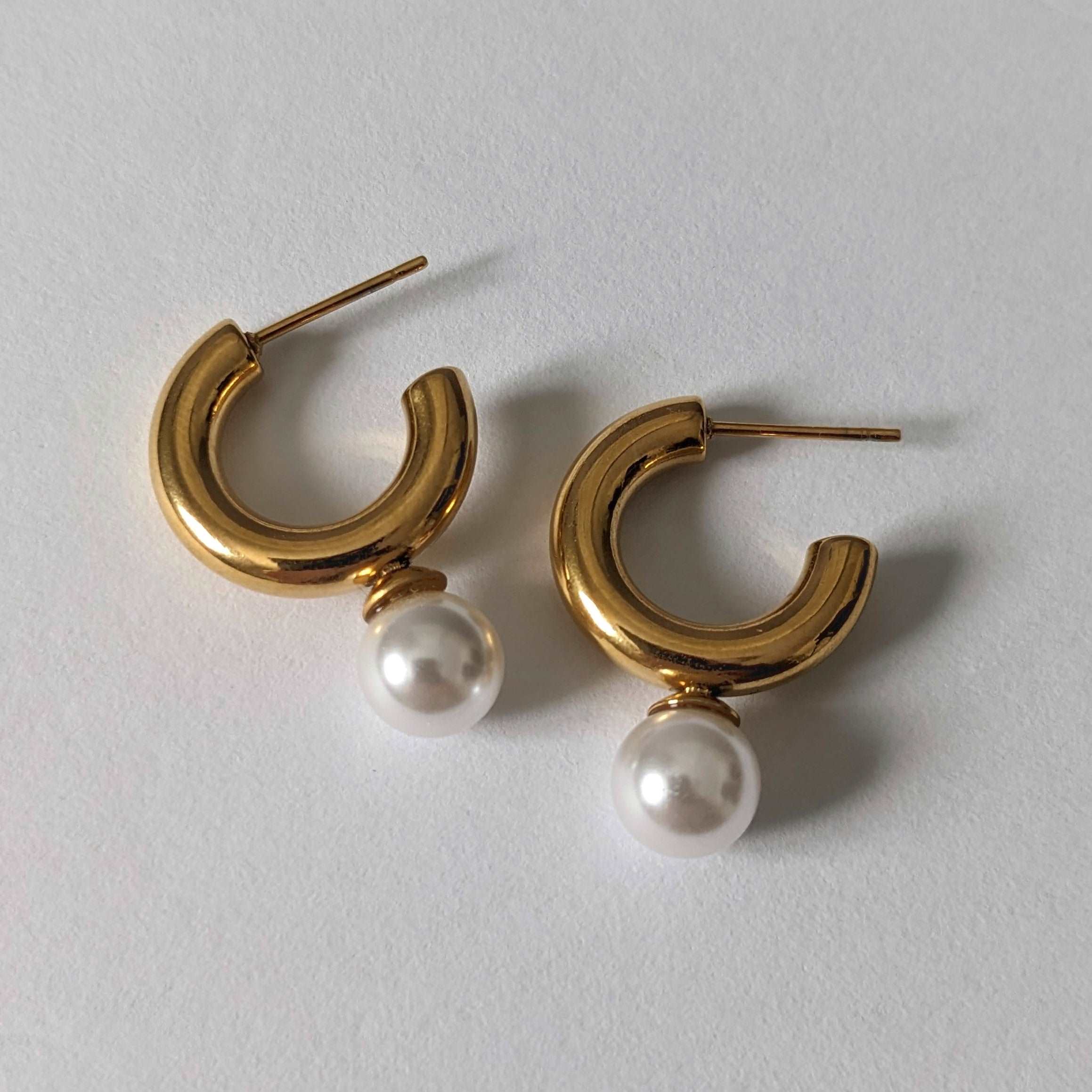 Candide Small Hoop Earrings with Pearl